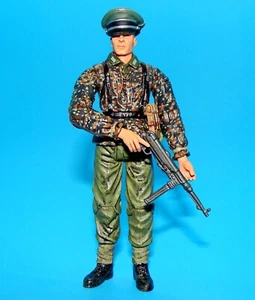 1:18 Ultimate Soldier Elite Force Wehrmacht WWII German Commander Officer Figure - Picture 1 of 7