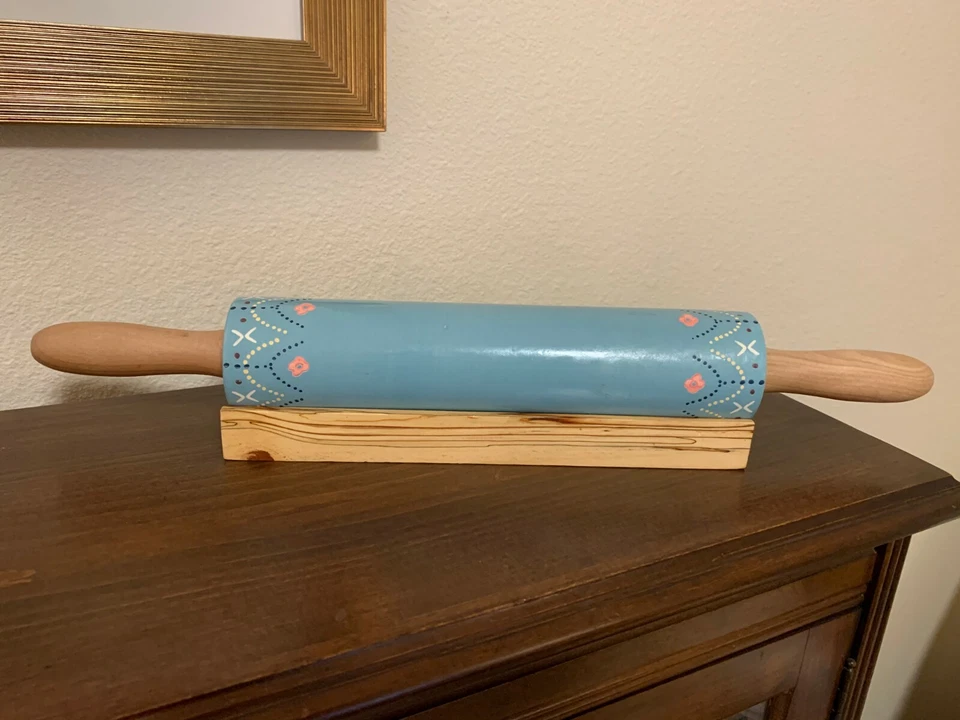 ALFILER DE CERÁMICA AZUL Y ROSA CON SOPORTE DE MADERA Foto 1 de 4