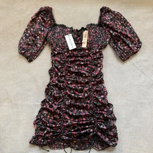 For Love & Lemons Dress Womens Medium Black Floral Ruched Puff Sleeve Mini NWT - Picture 1 of 10