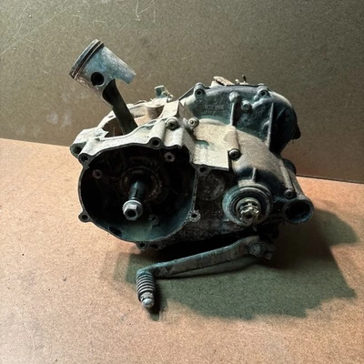 1984 84 Kawasaki KX80 KX 80 OEM нижний конец картер коробки передач на запчасти  - Изображение 1 из 4