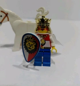 LEGO Castle Royal Knights King Castle 6044 minifigure King cas059 Cas060 READ - Picture 1 of 8