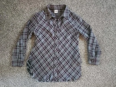 Camisa Cabi Highland franela dobladillo crudo para mujer talla M gris púrpura a cuadros elástica Foto 1 de 4