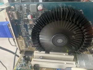 NVIDIA GeForce PNY GT 630 1GB DDR3 PCIe 2.0 x16 128-BIT VGA DVI HDMI Grafikarte - Bild 1 von 2