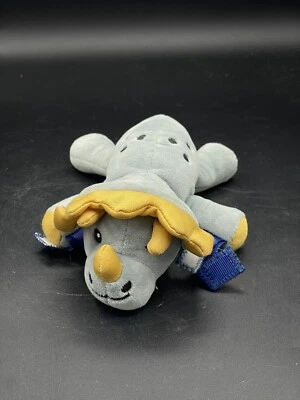 Juguete de peluche Dr. Brown Baby Triceratops gris chupete guardián compañero mini dinosaurio Foto 1 de 4