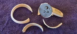 META OCULUS QUEST 2 RIGHT MOTION TOUCH CONTROLLER MODEL JD96CX FOR PARTS ONLY - Picture 1 of 10