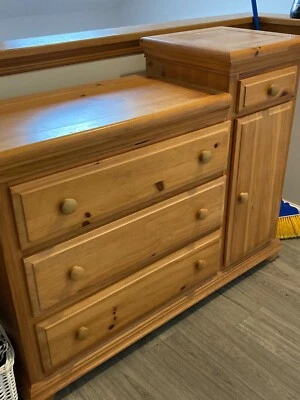 Solid Pine full size bedroom set - Image 1 of 2