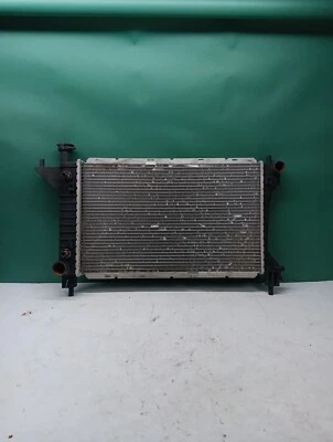 Ford Mustang 1997-2001 radiador refrigeración usado OEM Foto 1 de 4
