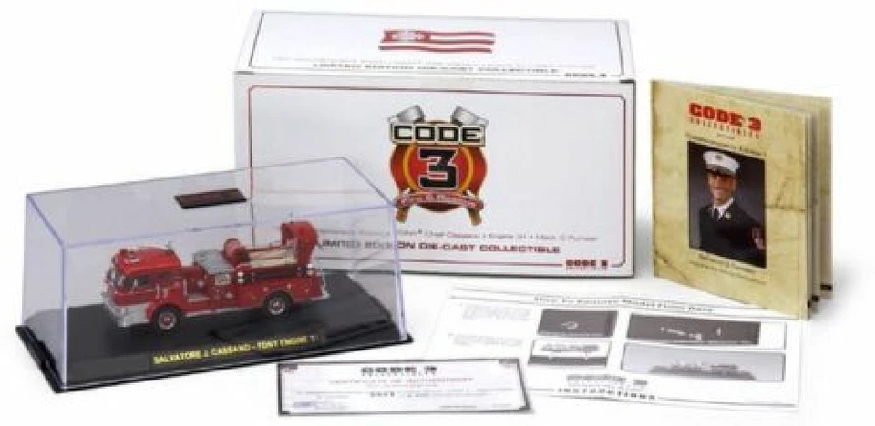 Camión de Bomberos Mack C Pumper / New York FDNY / CODE 3 (E 1:64) S. J. Cassano - Immagine 1 di 4