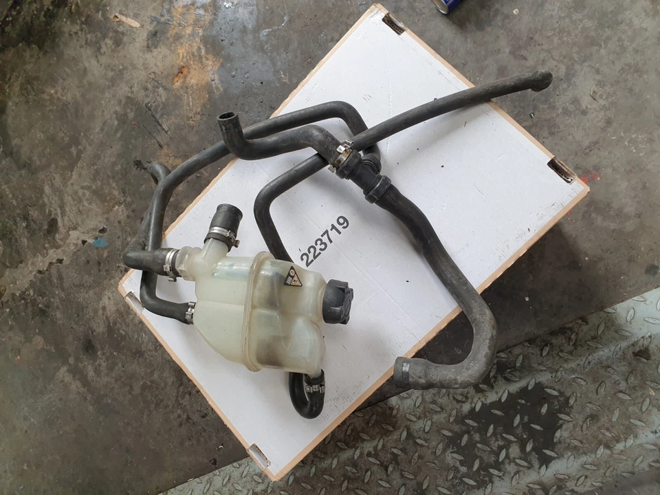 Smart 451 Ausgleichsbehälter Kühler Leitungen Wasserleitung  - Bild 1 von 1