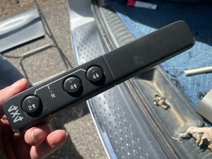 🔥04-12 Chevy Colorado GMC Canyon 4x4 4WD Switch Radio Bezel Oem - Picture 1 of 3