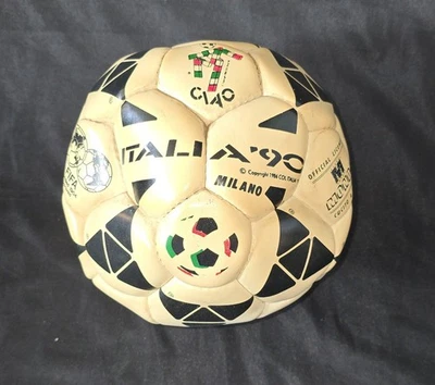Pallone cuoio CIAO ITALIA  90 copyrigth ITALIA 1986 - Immagine 1 di 2