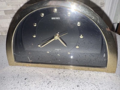 Reloj Bellcore Seiko Vintage Media Luna Tono Dorado Esfera Negra Manto QQZ137G Foto 1 de 4