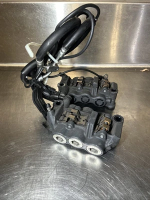 Conjunto de pinças de freio dianteiro Yamaha Yzf R1 fabricante de equipamento original 2007 - 2014 par de pinças #320 - Imagem 1 de 4