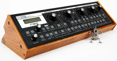 MOOG Slim Phatty Synthesizer +Holz + Rack Ears + OVP + Neuwertig+ 1,5J Garantie - Bild 1 von 4