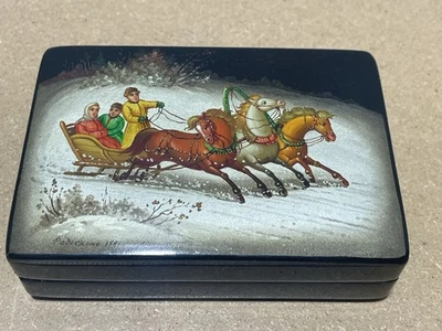 Caja de laca rusa vintage pintada por Palekh firmada por artista URSS Foto 1 de 4