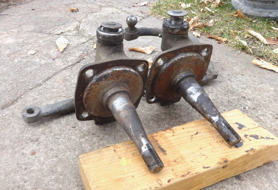 Camión Ford 1948 1952 husillos delanteros con brazos par original 1949 1950 1951 F1 F2 F3 Foto 1 de 4