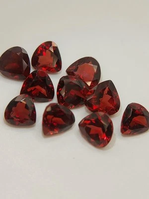 Wholesale Garnet gemstones - faceted natural red Garnet 16.45 CTS - Image 1 of 4