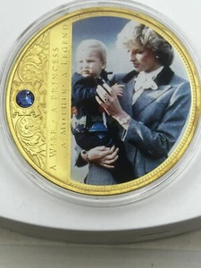 2013 Portraits of Princess DIANA 70mm Gold-layered Swarovski Crystal Medal - Picture 1 of 4