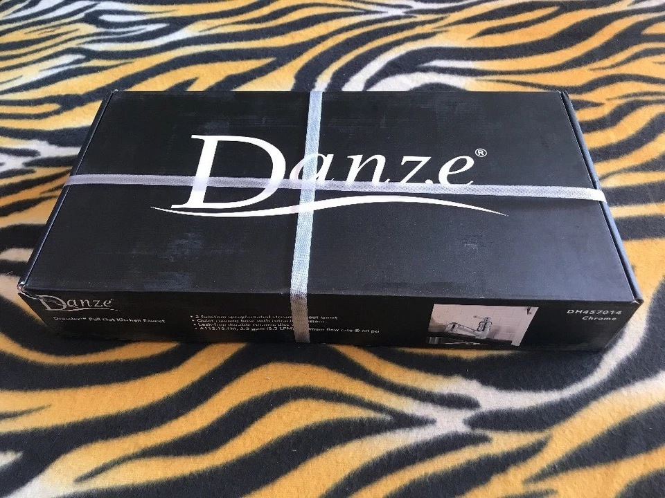 Torneira de cozinha Danze Dressler DH457014 alça única puxável, cromo polido N - Imagem 1 de 4