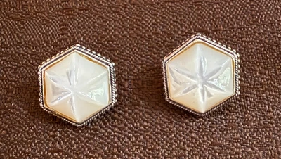 Pendientes de clip de madreperla Starburst de plata de ley 925 Stephen Dweck Foto 1 de 4