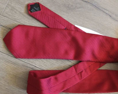 Corbata de seda Massimo Dutti nueva Italia roja Foto 1 de 4