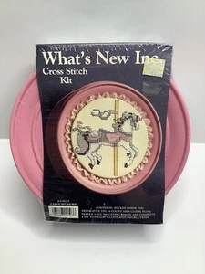 Kit punto croce latta rosa decorativo vintage What's New Inc "Cavallo giostra" - Foto 1 di 5