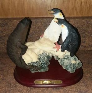 Classic Wildlife Collection Seelöwe & Pinguin Ozean Figur auf Holzpedistal - Bild 1 von 9