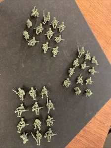 1/72 2. Weltkrieg 36 Figuren alle sitzend oder kniend Lot KN - Bild 1 von 7