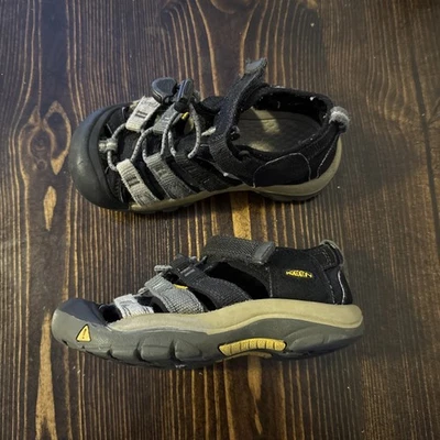Sandalias ajustables Keen Little Kids Newport H2 Racer negras grises talla 11 Foto 1 de 4
