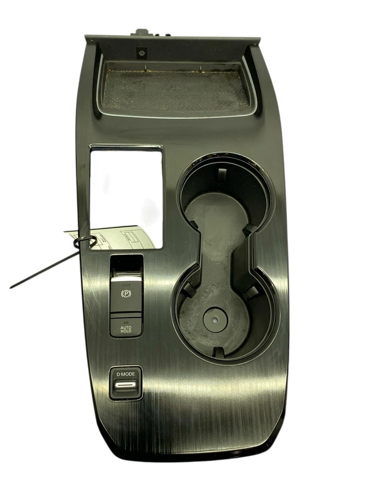 NISSAN ROGUE 2023 PORTAVASOS CONSOLA DELANTERO CON FRENO Y CARGADOR INALÁMBRICO *ARAÑAZOS* Foto 1 de 4