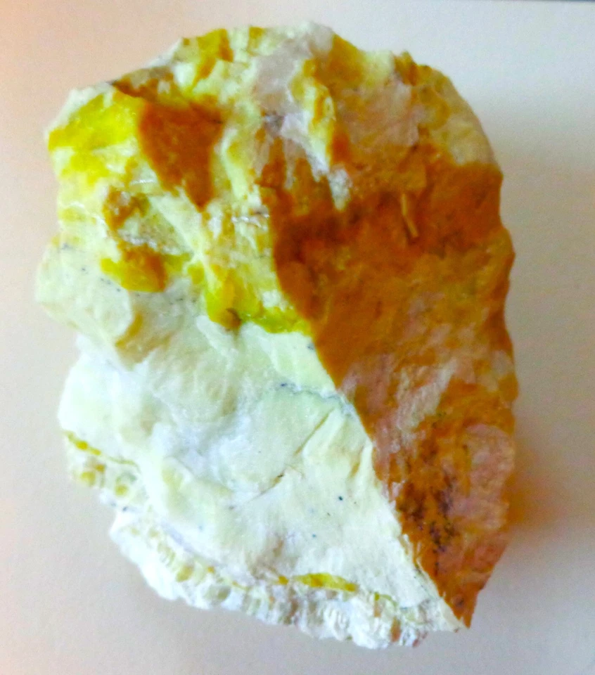 Serpentin gelbe Jade Rohstein  (R99)  Schau mal durch ! - Bild 1 von 1