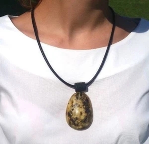 34,9 gr Genuino Único Real Ámbar Báltico Colgante Collar con Cordón de Cuero  - Imagen 1 de 7