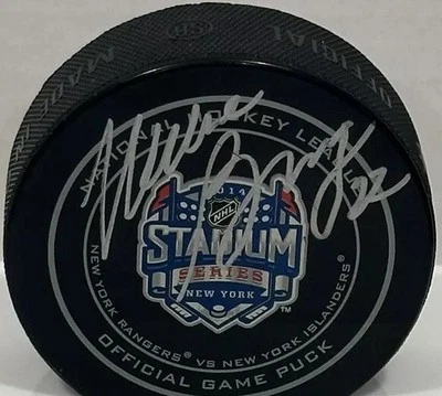 Disco de juego firmado por JSA Mike Bossy 2014 Stadium Ser NYI/NYR Foto 1 de 3