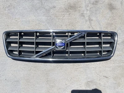 Panel de ajuste superior delantero de la parrilla OEM 2005-2007 vagón Volvo XC70 08693623 Foto 1 de 4