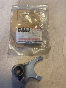 Horquilla selectora de marchas original Yamaha TY250 TY350. 38V-18512-00 NOS - Imagen 1 de 3