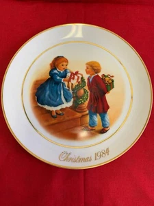 Vintage 1984 4th Ed Avon Christmas Memories 22K Gold Trim Collector Plate 9.25” - Picture 1 of 4