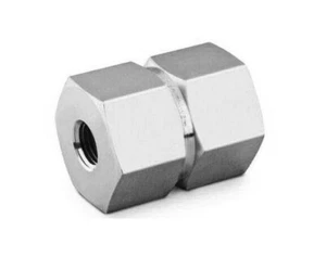 1/4 FNPT x 3/8 FNPT 316ss Hex Reducing Coupling Cajon Swagelok SS-6-HRCG-4 - Picture 1 of 1