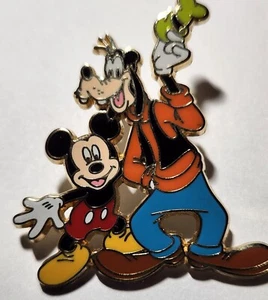 DISNEY -- FRIENDS ARE FOREVER -- MICKEY MOUSE & GOOFY -- TRADING PIN - Picture 1 of 2