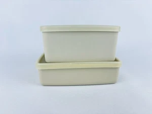 Lot of 2 Vintage Tupperware + Lids ALMOND #311-53 & #670-38 Freezer Sandwich - Bild 1 von 9