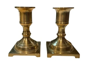 Portacandele vintage in ottone massiccio con base quadrata, made in Hong Kong, 3,5 pollici - Foto 1 di 5