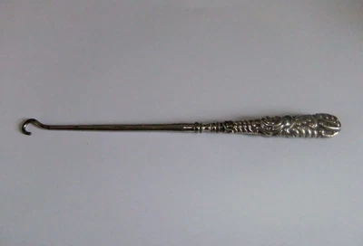 VICTORIAN BUTTON HOOK WITH STERLING SILVER HANDLE * BIRMINGHAM 1898 * - Image 1 of 4