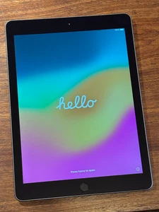 Apple iPad 6th Gen. 128GB, Wi-Fi, 9.7in - Silver - Picture 1 of 6