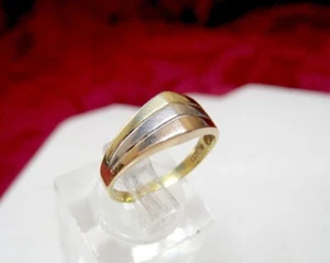 PT900 18K MULTI TONE GOLD BAND WEDDING RING SIZE 6 - Picture 1 of 12