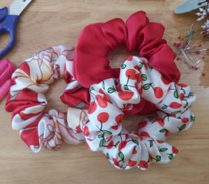 Red Mulberry Silk Scrunchie Floral Ponytail Holder for Women Set of 3 100% Silk - Picture 1 of 8