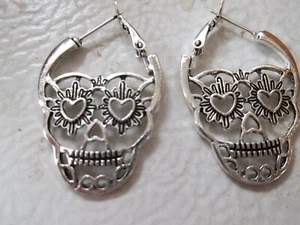 "Pendientes Día de Muertos Tono Plata Calavera de Azúcar 1.5"" Ganchos con Bisagras" - Imagen 1 de 3