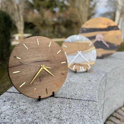 Handgefertigte Wanduhr aus Eiche – 30 cm Ø, 2 cm Dicke – Minimalistisches Design - Bild 1 von 4