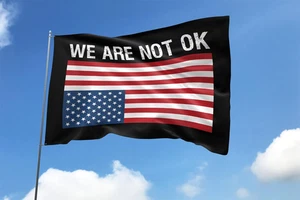 Politischer Aktivismus Hof Flagge - "We Are Not OK" Patriotisches Outdoor Protest Banner - Bild 1 von 5