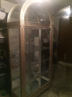 howard miller curio Foto 1 de 2