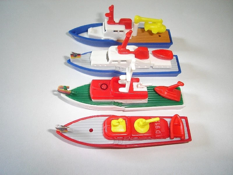 SET DE BARCOS Y BARCOS MODELO RESCATE MARÍTIMO 1995 NIÑOS SORPRESA JUGUETES DE PLÁSTICO MINIATURAS Foto 1 de 1
