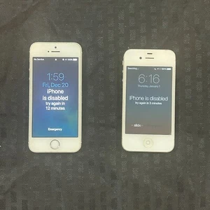 2x Lot of Apple iPhone 5s 4s 16GB Gray A1533 White A1387 Network Locked - Picture 1 of 16